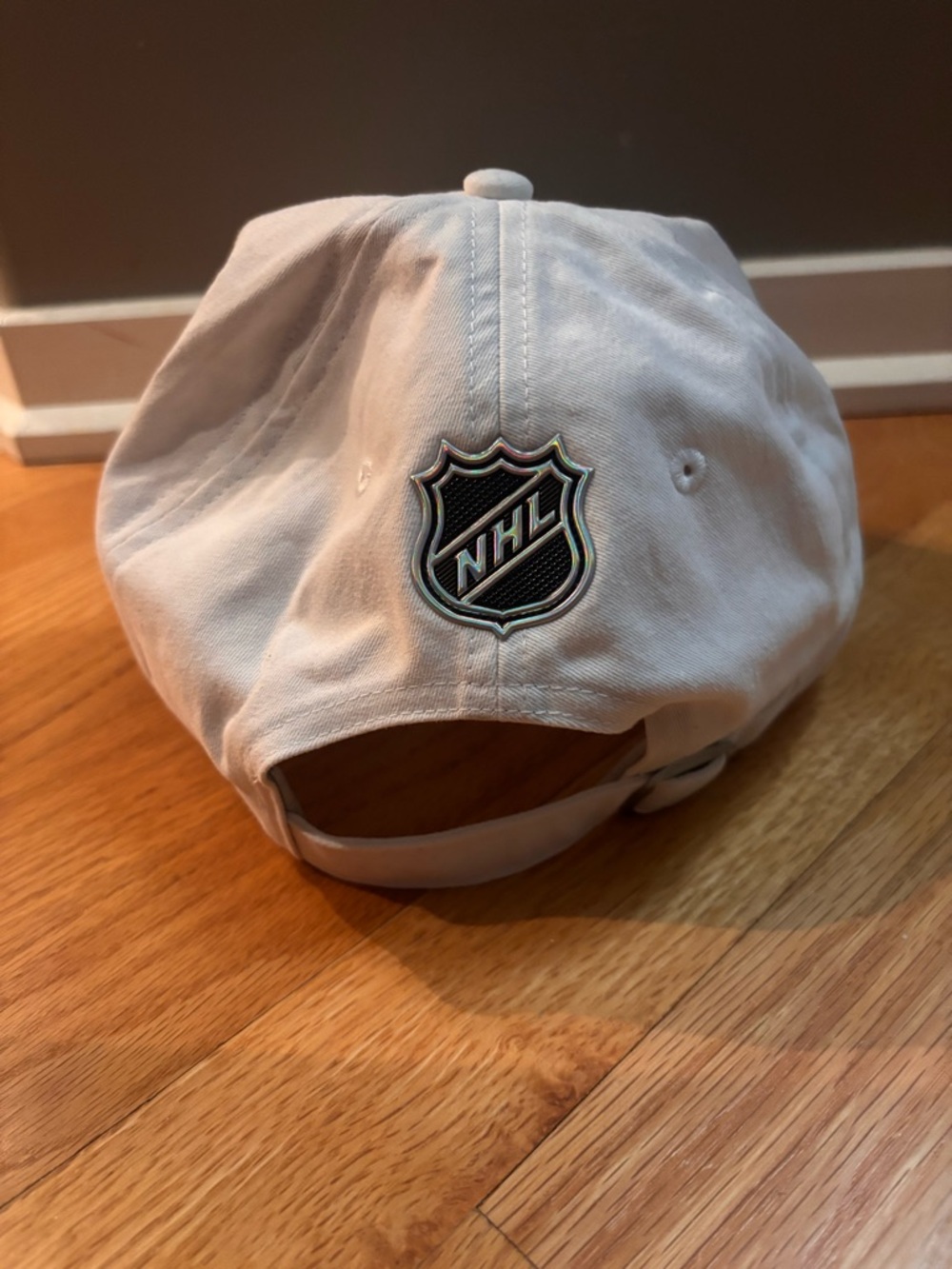 Toronto maple leafs hat - Picture 3 of 3